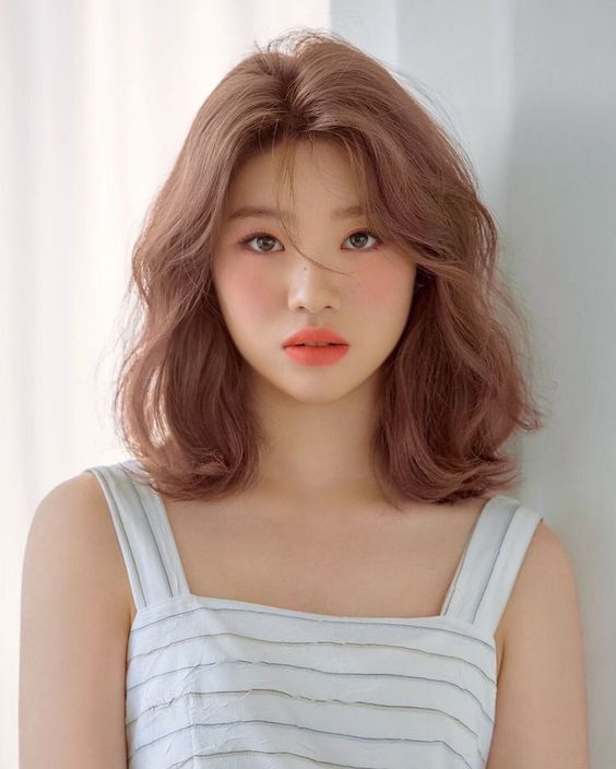 Hairstyles that suit round faces
